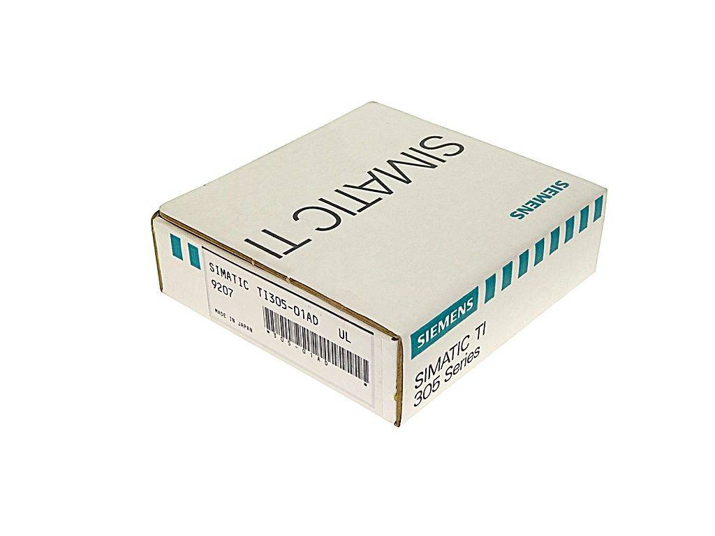 „Siemens SIMATIC TI 300 Serie SPS-Box mit Produktetikett, das die Modellnummer T1305-01A0 und UL-Zertifizierung zeigt.
