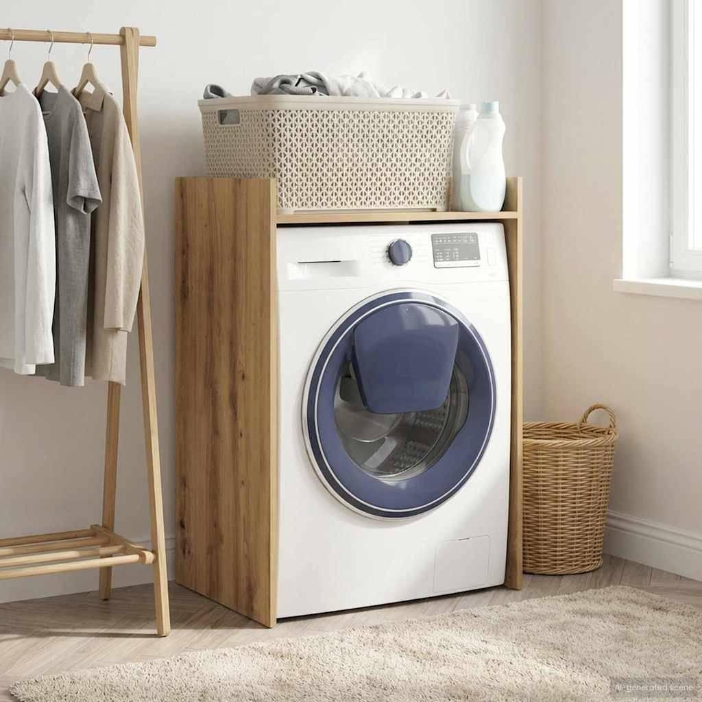 Eine moderne Frontlader-Waschmaschine in einem Holzrahmen, mit einem Wäschekorb oben drauf. In der Nähe ein geflochtener Korb und ein Wäscheständer.
