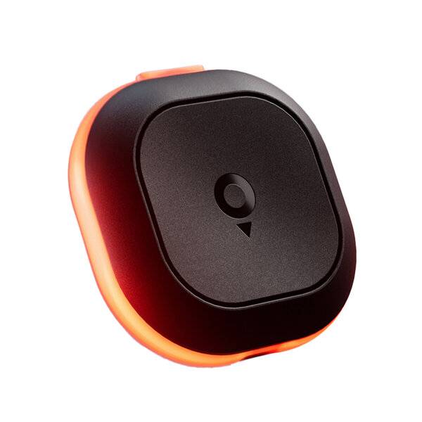 Schwarzer quadratischer Smart Button mit leuchtender orangefarbener Kante auf weißem Hintergrund.