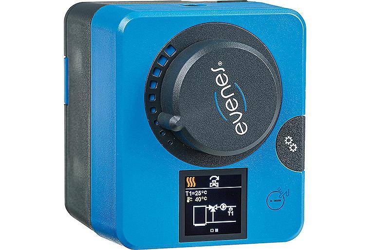 Ein blues digitales Thermostat mit einem Drehregler, beschriftet mit „evenes