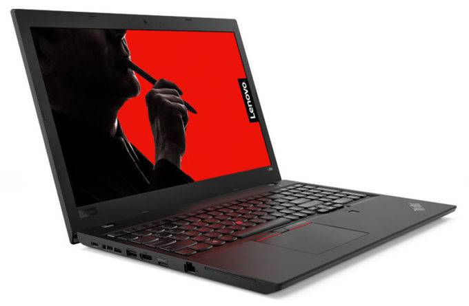 Seitenansicht eines Lenovo ThinkPad-Laptops mit rotem Bildschirmhintergrund und Silhouette einer Person, die einen Stift in der Nähe ihrer Lippen hält.