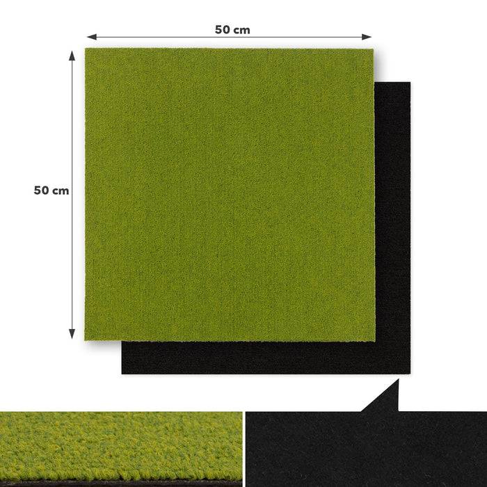 Eine grüne quadratische Fliese mit den Maßen 50 cm × 50 cm wird über eine schwarze quadratische Fliese derselben Größe gelegt und hebt dabei die Fliesendimensionen hervor.
