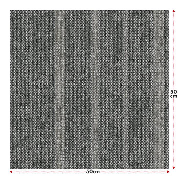 Grauer Teppichfliesenmuster mit feinem Streifenmuster. Abmessungen 50 cm x 50 cm.