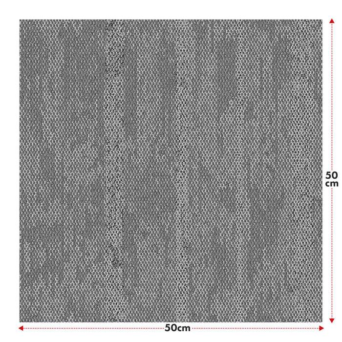 Ein quadratisches Gewebestück mit den Maßen 50 cm x 50 cm mit strukturiertem, verflochtenen Muster in verschiedenen Grautönen.