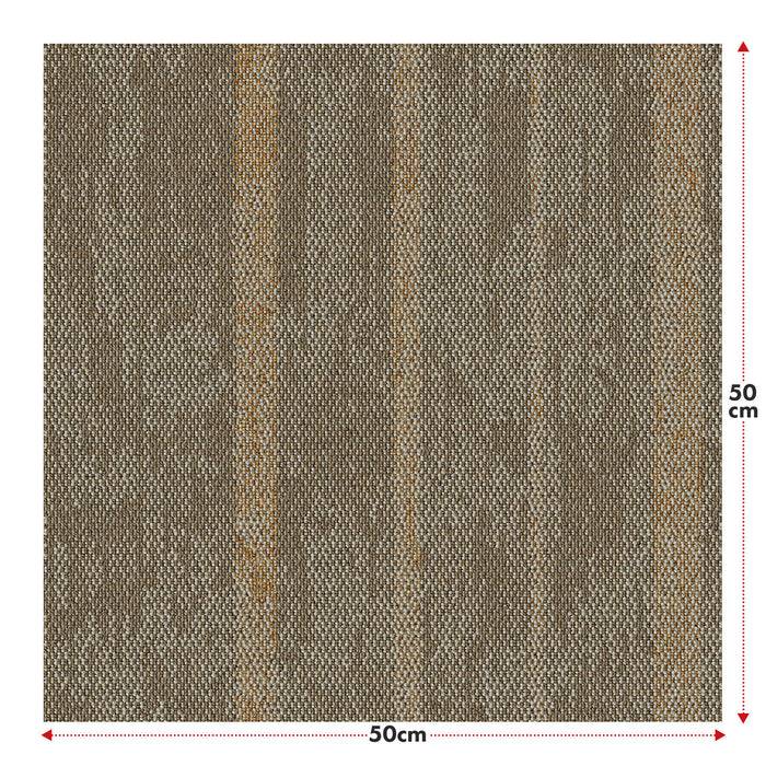 Eine quadratische strukturierte Oberfläche mit vertikalen Streifenmustern, mit einer Größe von 50 cm mal 50 cm.