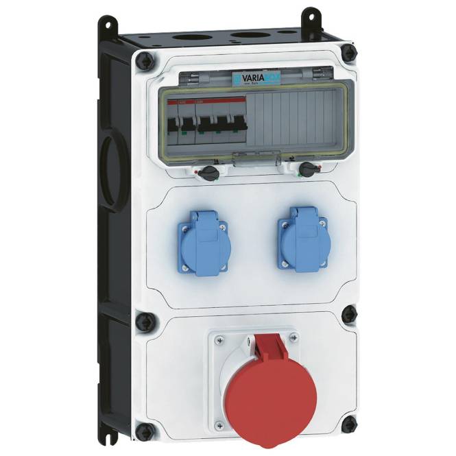 Elektroverteilungsanlage mit vier Leitungsschutzschaltern, zwei blauen Steckdosen und einer roten Steckdose, die zur Steuerung der Stromverteilung verwendet wird.