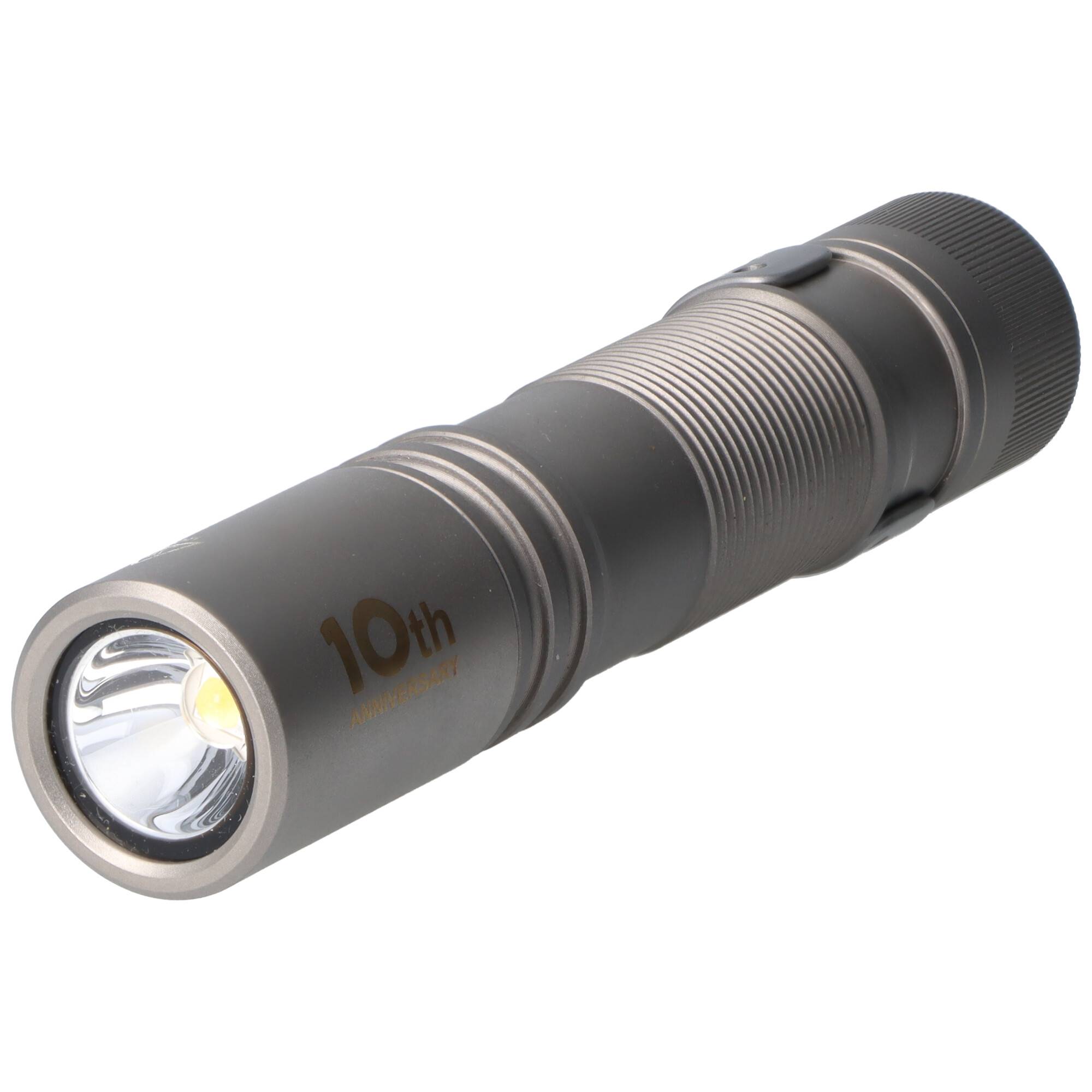 AceBeam Pokelit AA, 10th Anniversary Edition, 500 Lumen, Limited Edition, mit 10th Gravur