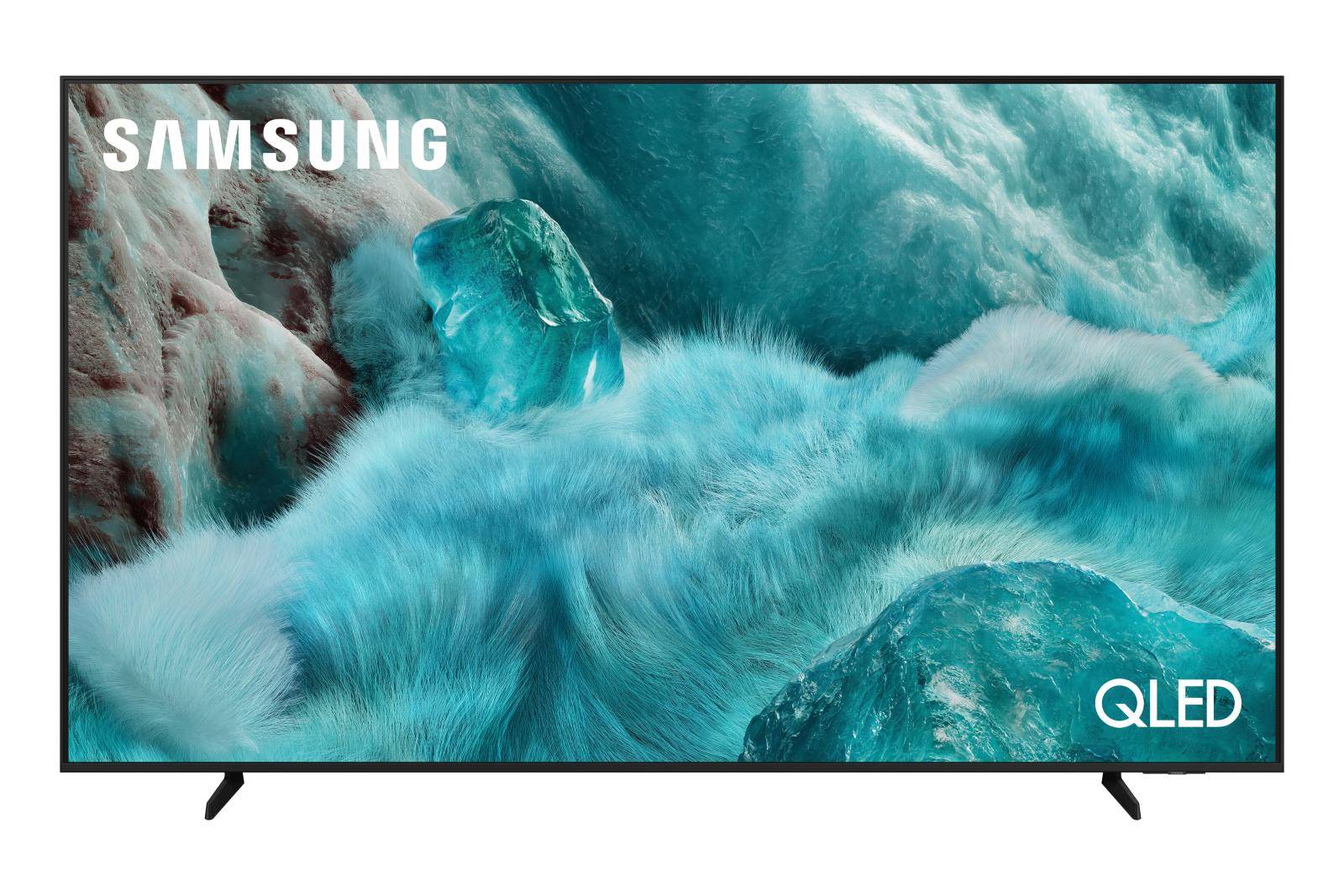 Ein Fernseher zeigt eine lebendige gefrorene Landschaft mit blauen Eisformationen an, die die Farbtreue und Klarheit des Bildschirms hervorhebt. Das Samsung-Logo ist sichtbar.