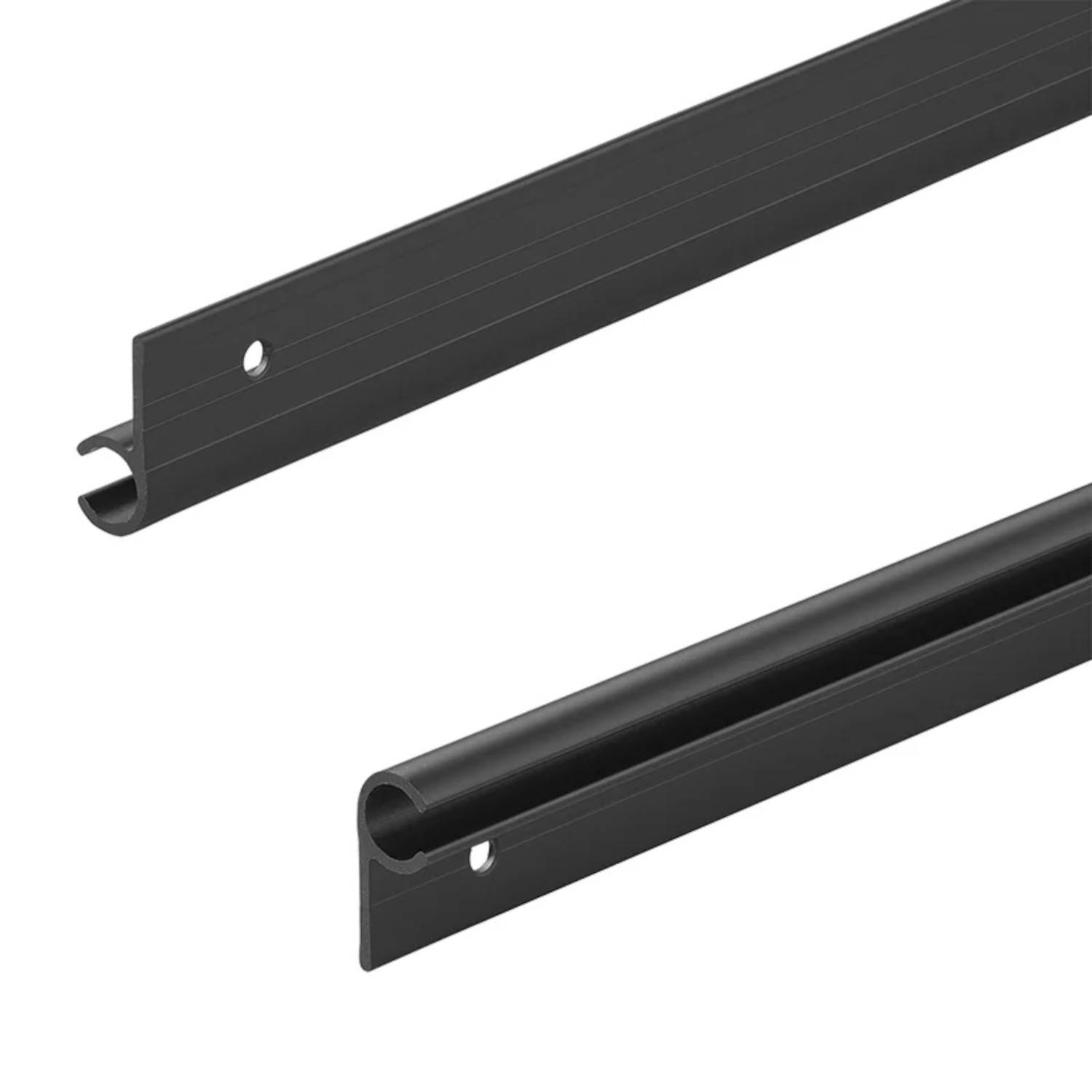 Zwei schwarze Metallstreifen, einer mit einem Loch und einer gerillten Kante, die zum Befestigen oder Aufhängen von Objekten verwendet werden.