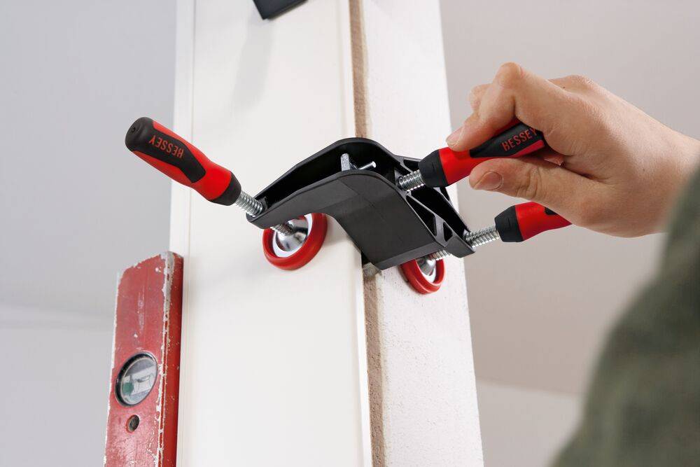BESSEY 2x Türfutterstrebe TU + 2x Türfutter-Richtzwinge TFM-2K + Tasche TU-TFM-BAG