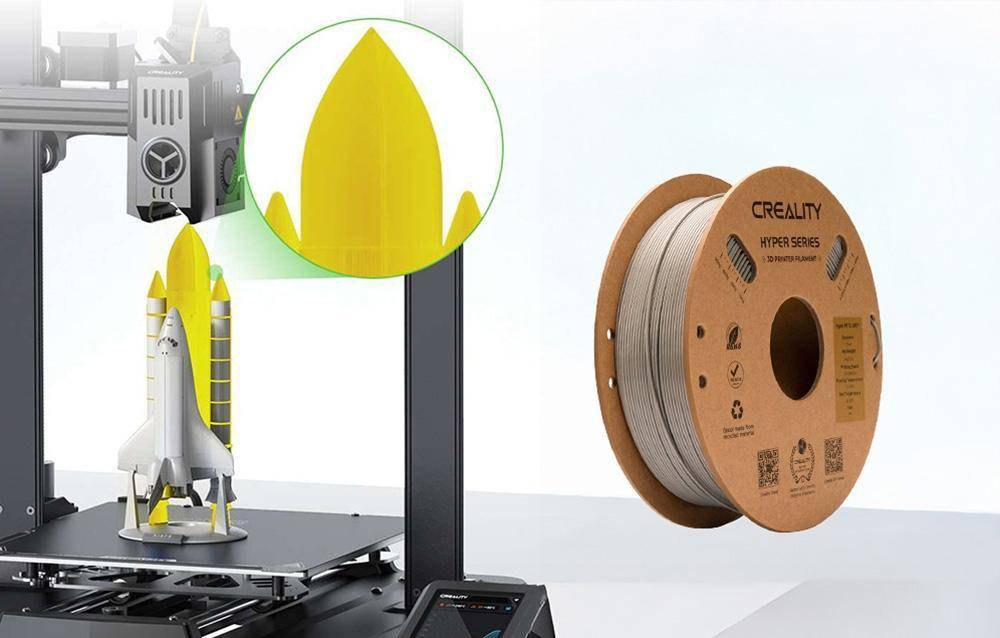Ein 3D-Drucker mit einer Nahaufnahme einer gelben Düse, einer Filamentspule mit der Bezeichnung „CREALITY Hyper Series