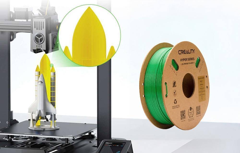 Ein 3D-Drucker arbeitet mit einer Spule grünem Filament mit der Bezeichnung 