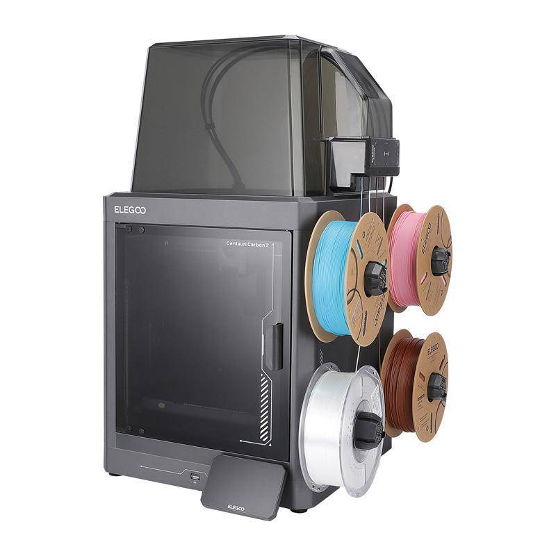 Ein 3D-Drucker mit einem gelben Objekt, das gerade gedruckt wird, begleitet von einer Filamentspule mit der Aufschrift 