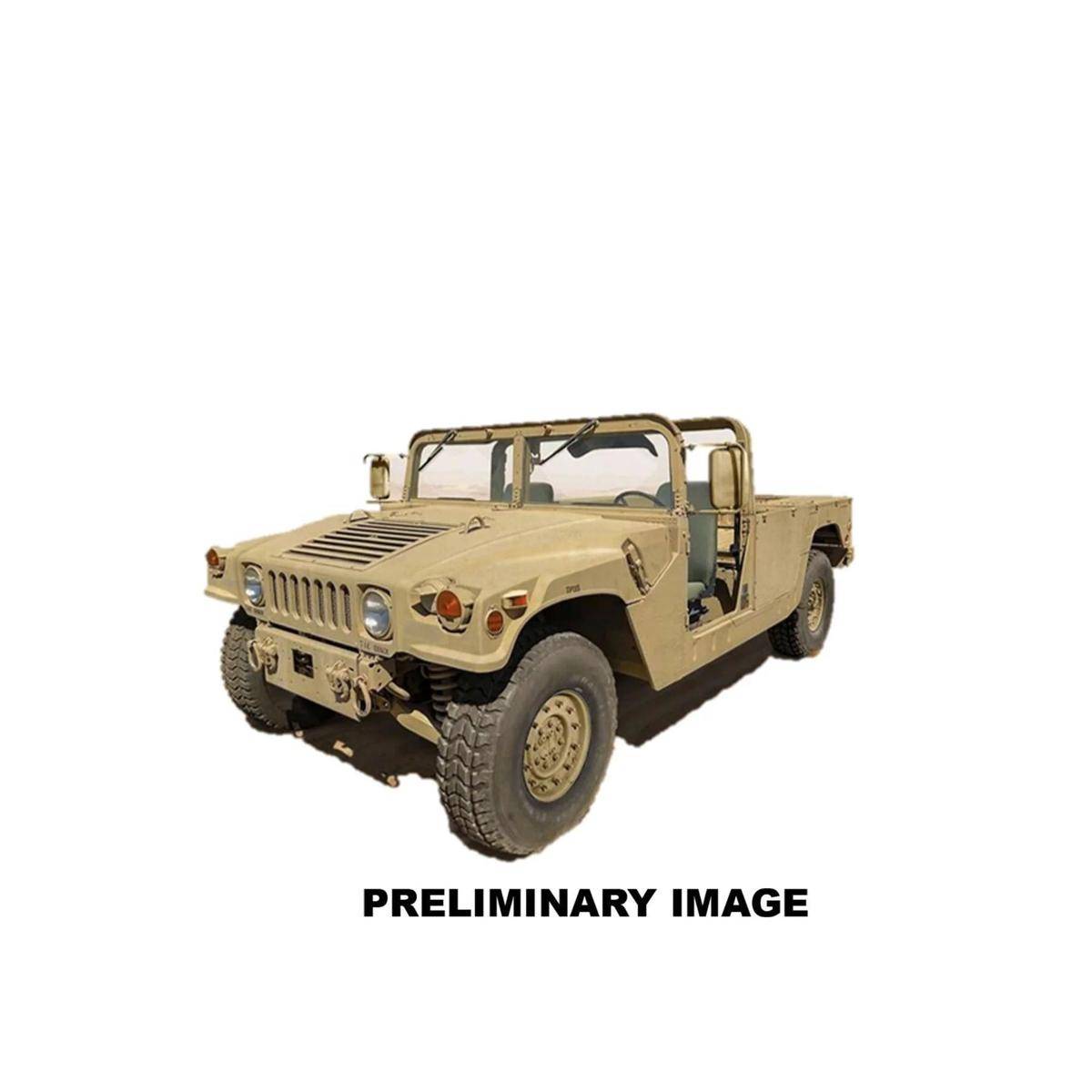 Ein beiges Militär-Jeep ohne Dach, dargestellt auf weißem Hintergrund. Darunter sind die Worte 'Vorläufiges Bild' in schwarzer Schrift geschrieben.
