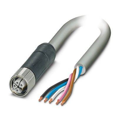 Eine Nahaufnahme eines grauen Multi-Pin-Elektrosteckerkabels mit freiliegenden farbigen Drähten an einem Ende.