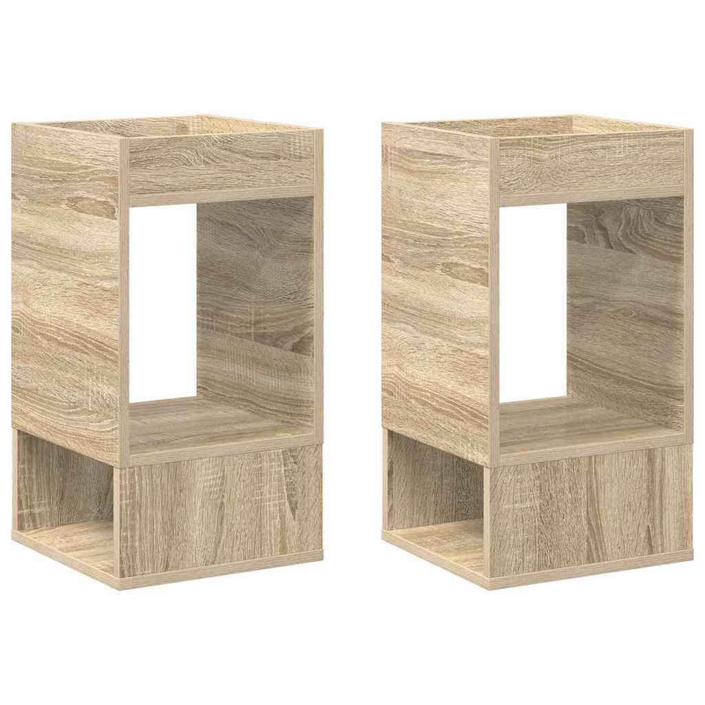 Zwei Holz-Nachttische mit schlichtem, rechteckigem Design. Jeder verfügt über ein offenes Regal im unteren Bereich und ein Fach oben.