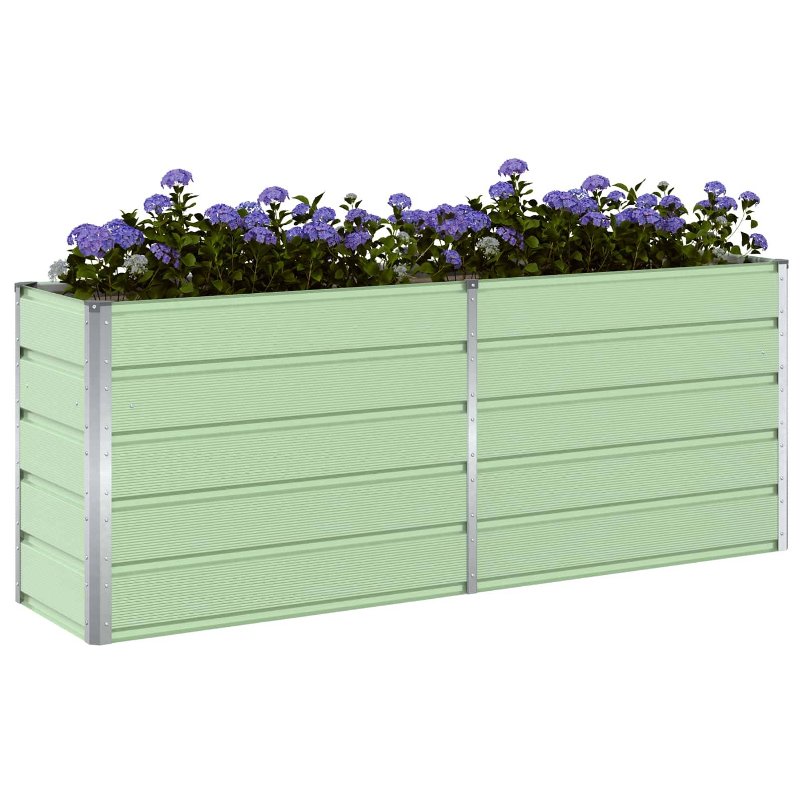 Ein hellgrüner rechteckiger Gartenblumkasten gefüllt mit blühenden violetten Blumen.