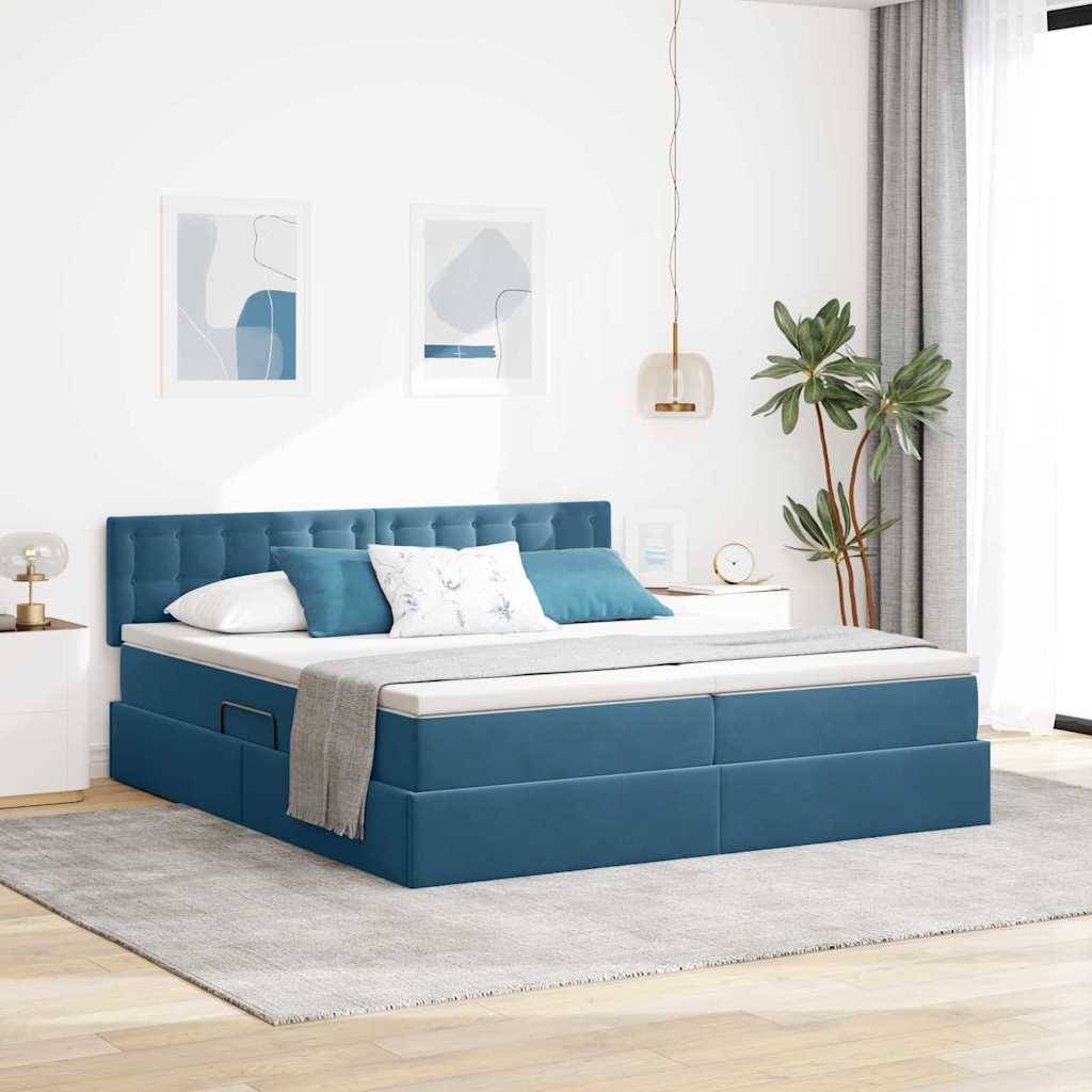 Ein modernes Schlafzimmer präsentiert ein blaugepolstertes Bett mit weißer Bettwäsche und Blaugrün-Akzenten, flankiert von minimalistischer Wandkunst und einer Topfpflanze.