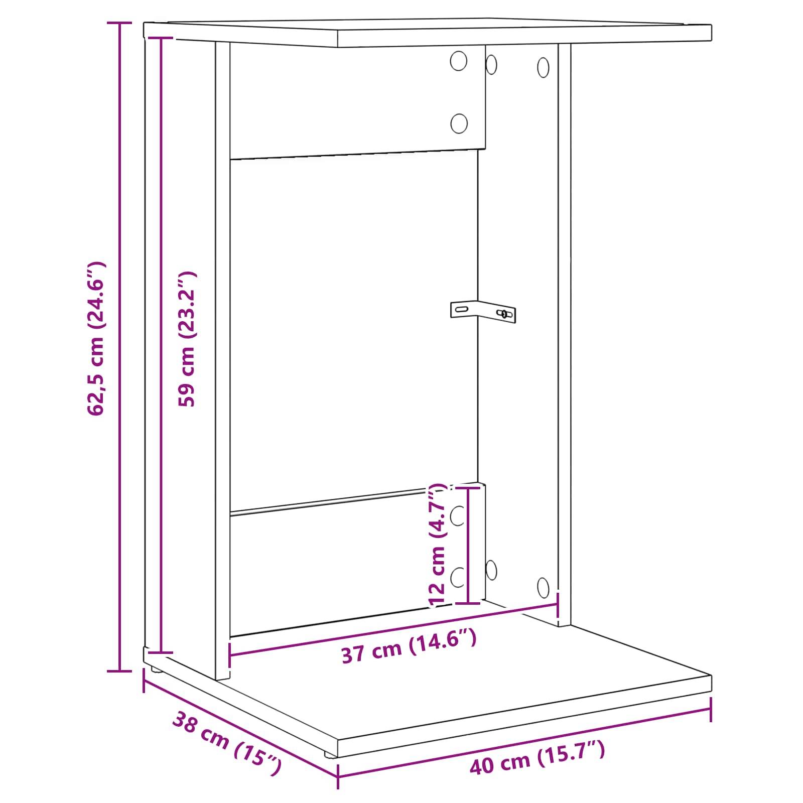 Ein kleiner Holz-Beistelltisch mit rustikalem Finish steht in einem gemütlichen Wohnzimmer und trägt einen Glaskrug und eine geometrische Vase.