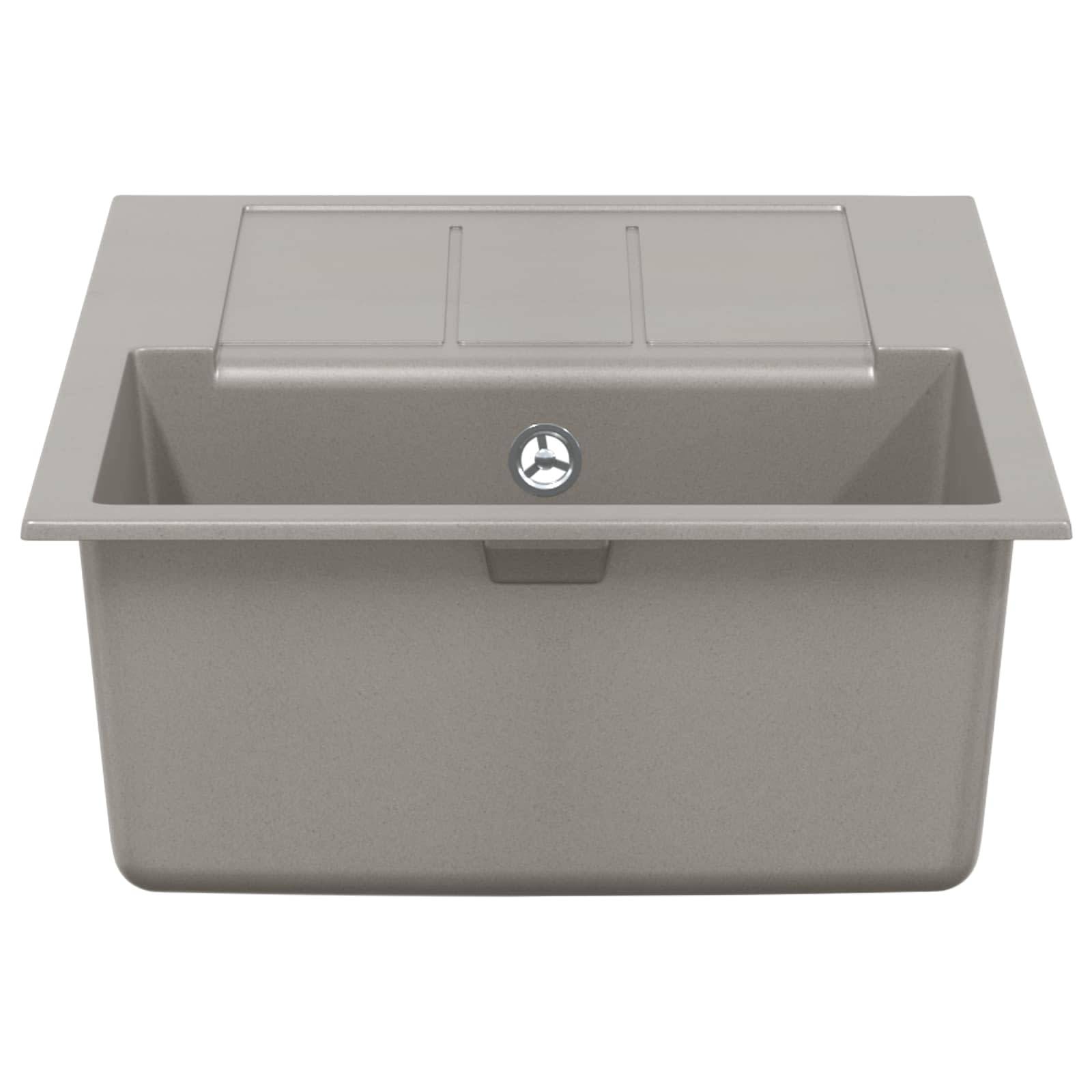 Ein quadratisches, graues Spülbecken mit flachem Rand und einem zentriert angebrachten runden Abfluss am Boden. Die Arbeitsplatte hat eine subtile strukturierte Oberfläche.