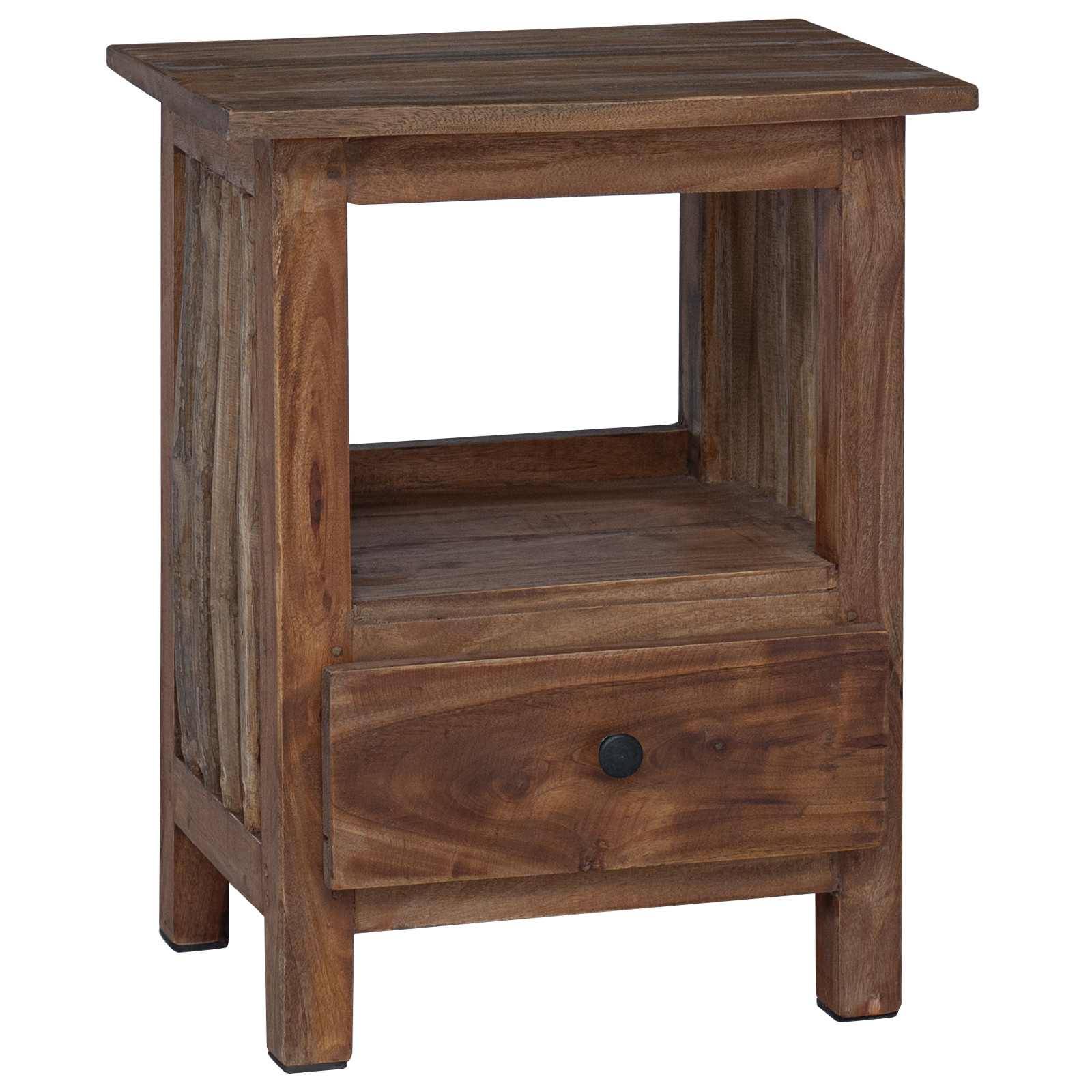 Holznachttisch mit offenem Regal und einer einzelnen Schublade mit rundem schwarzem Knopf, der eine natürliche Holzmaserung zeigt.