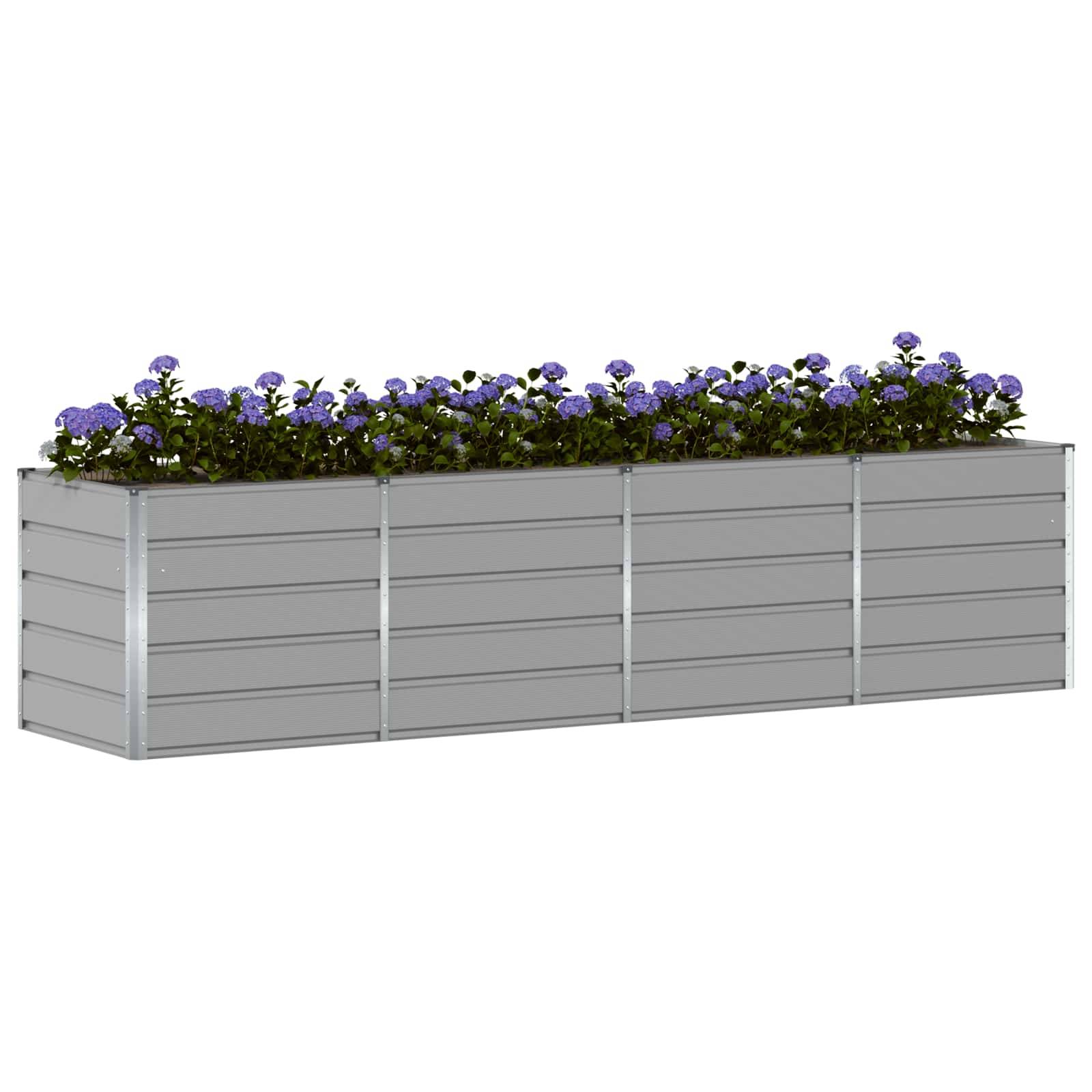 Ein rechteckiger Metallpflanzgefäß mit violetten Blumen gefüllt, vor einem einfachen Hintergrund.