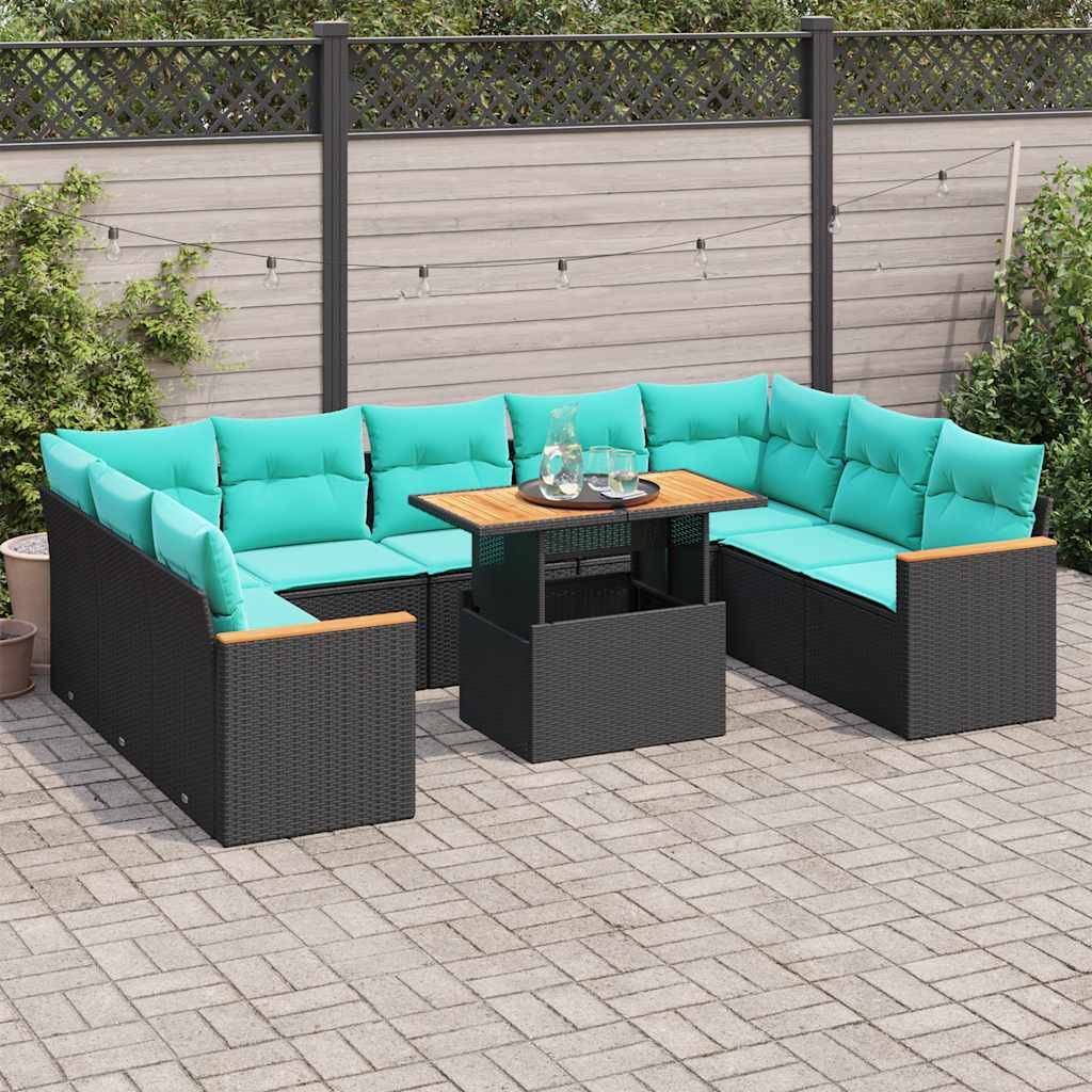 Gartenlounge-Set mit türkisfarbenen Kissen, bestehend aus einem L-förmigen Ecksofa und einem rechteckigen Tisch mit Glasoberfläche, auf Natursteinplatten angeordnet.