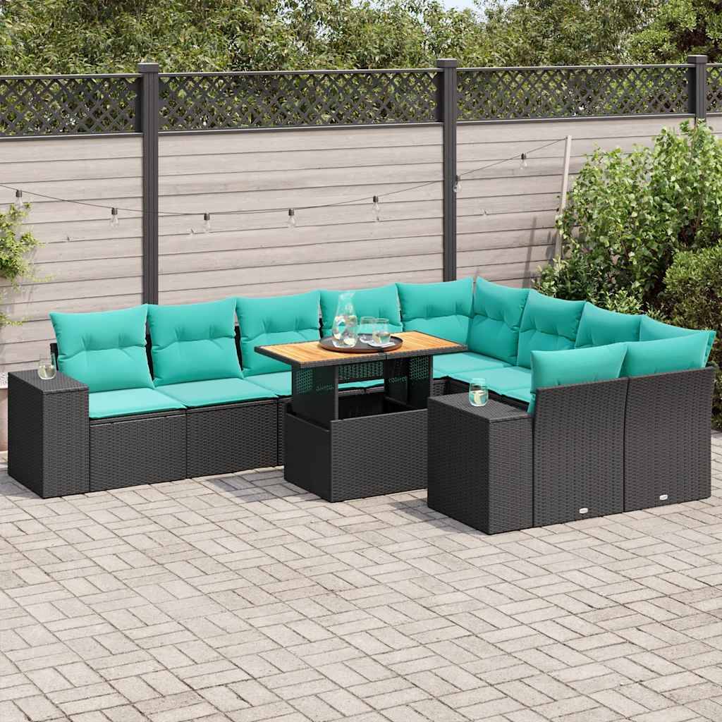 „Terrassenmöbel-Set im Freien mit türkisfarbenen Kissen, bestehend aus einem U-förmigen Sektionalsofa, zwei Beistelltischen und einem zentralen Tisch auf gefliester Bodenfläche.