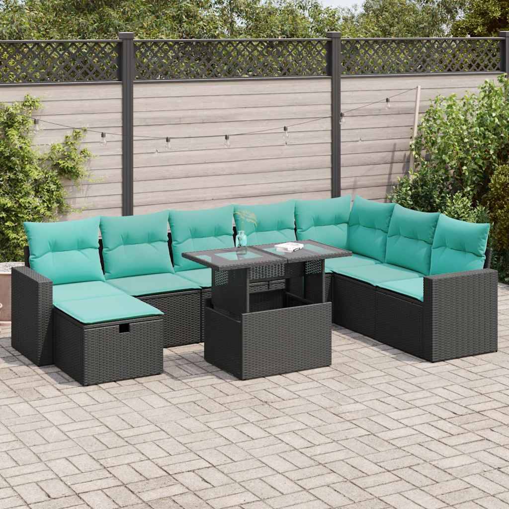 Terrasse im Freien mit einem Rattan-Ecksofa-Set mit türkisfarbenen Kissen, einem zentralen Couchtisch und einem Holz-Sichtschutzzaun im Hintergrund.