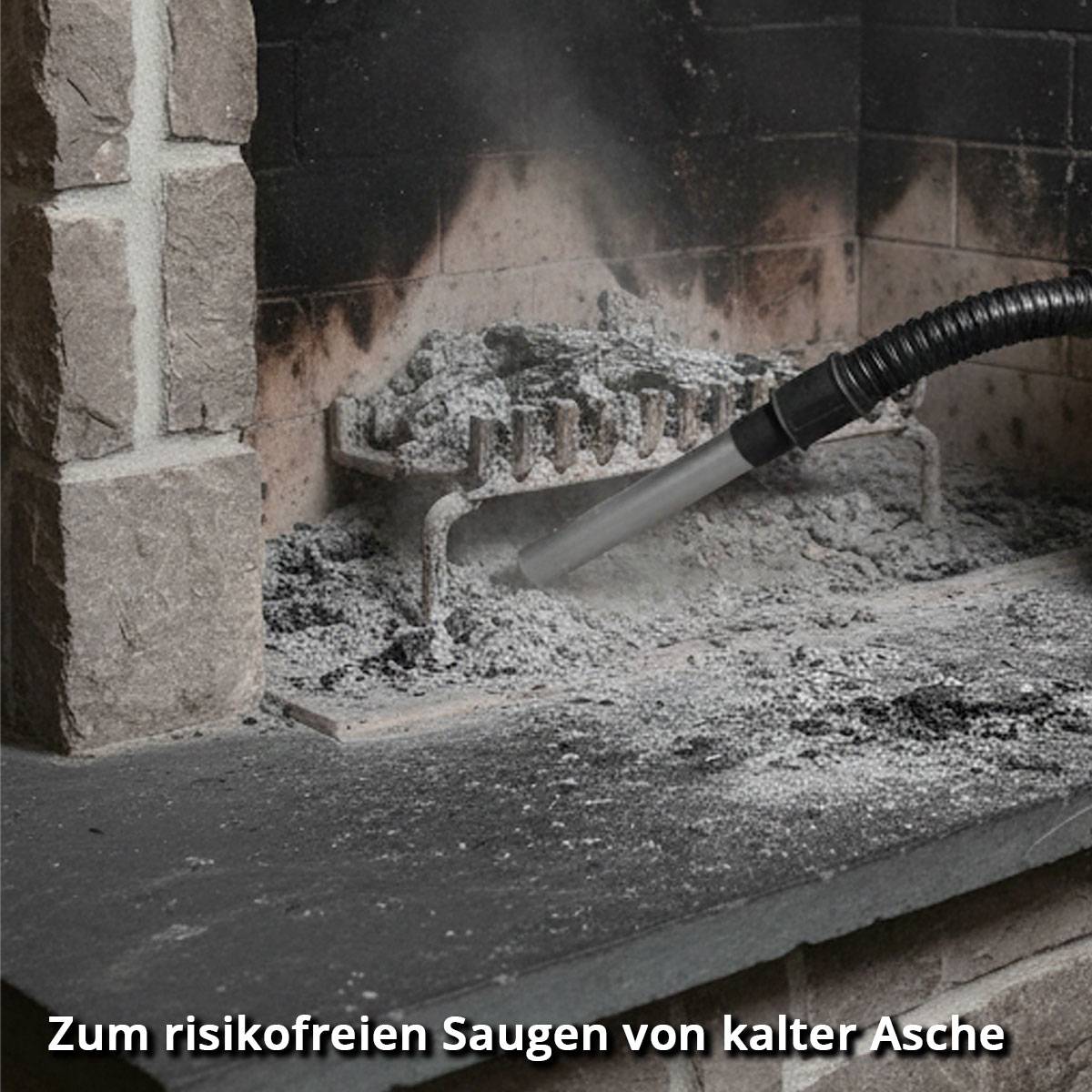 Für risikofreies Saugen von kalter Asche aus dem Kamin wird ein Staubsauger-Schlauch verwendet.