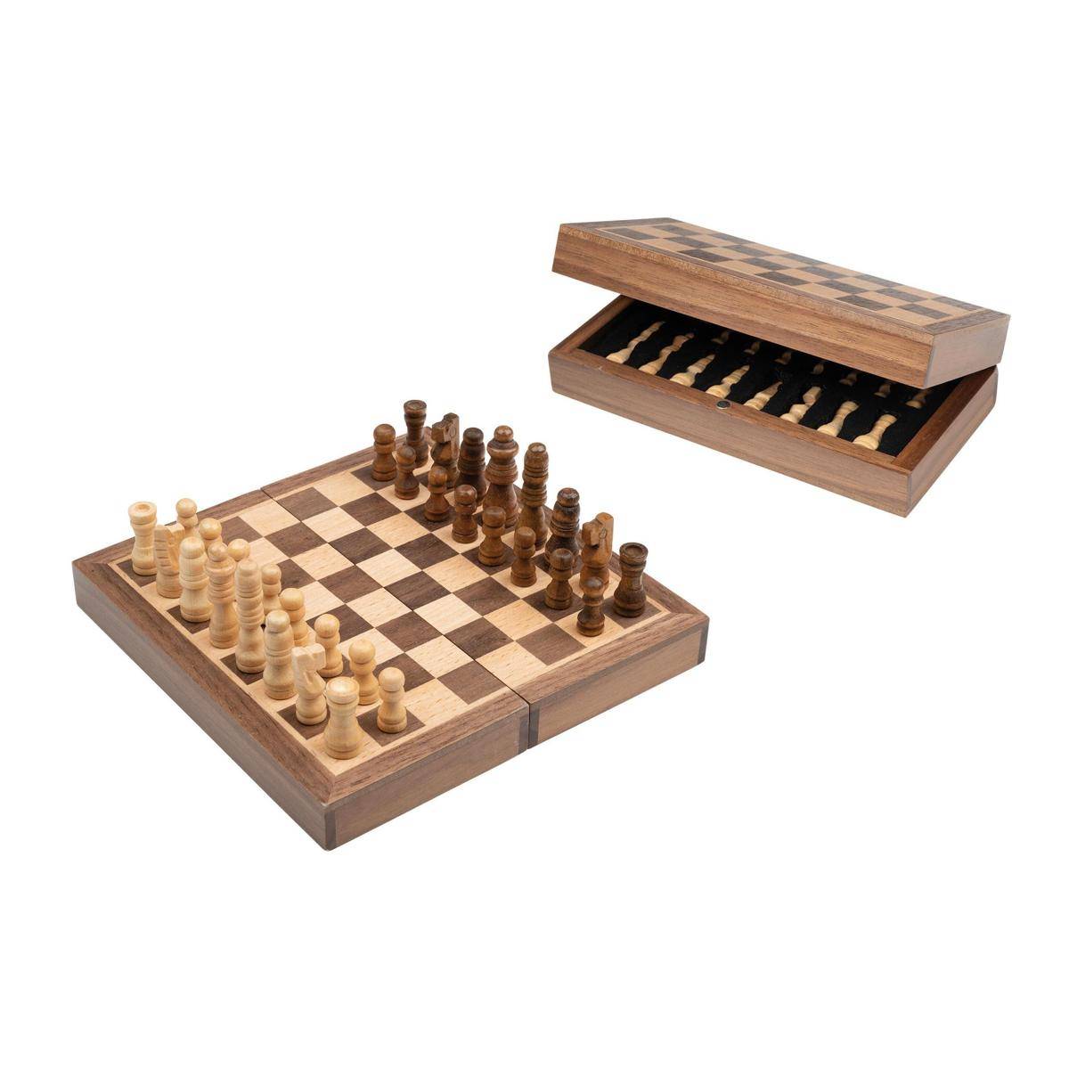 Offenes hölzernes Schachbrett mit aufgestellten Figuren und geschlossene Box mit Aufbewahrungsfach für Figuren.
