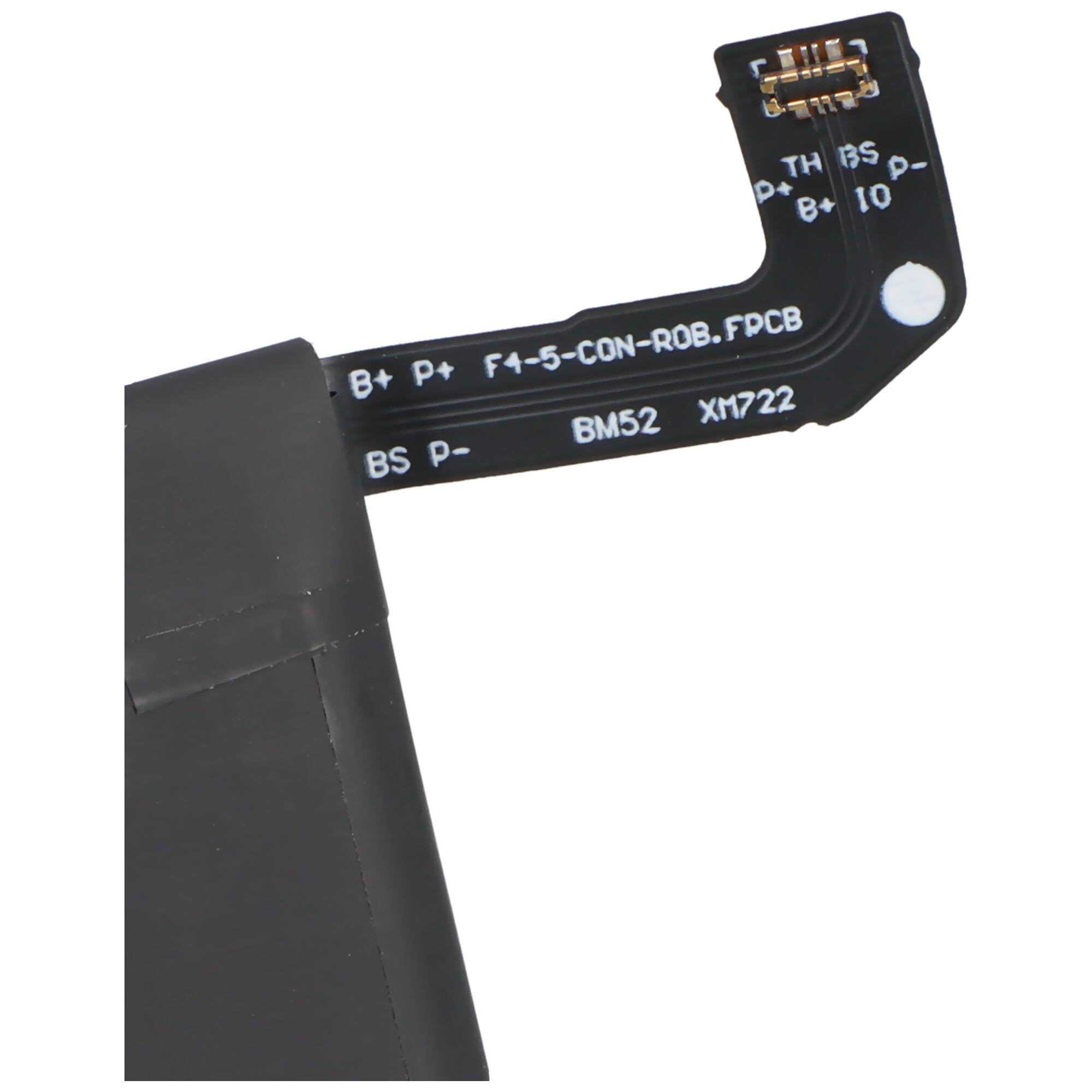 Eine Nahaufnahme einer elektronischen Schaltung mit sichtbaren Komponenten und Steckverbindern auf einer flachen schwarzen Oberfläche, die verschiedene technische Markierungen zeigt.