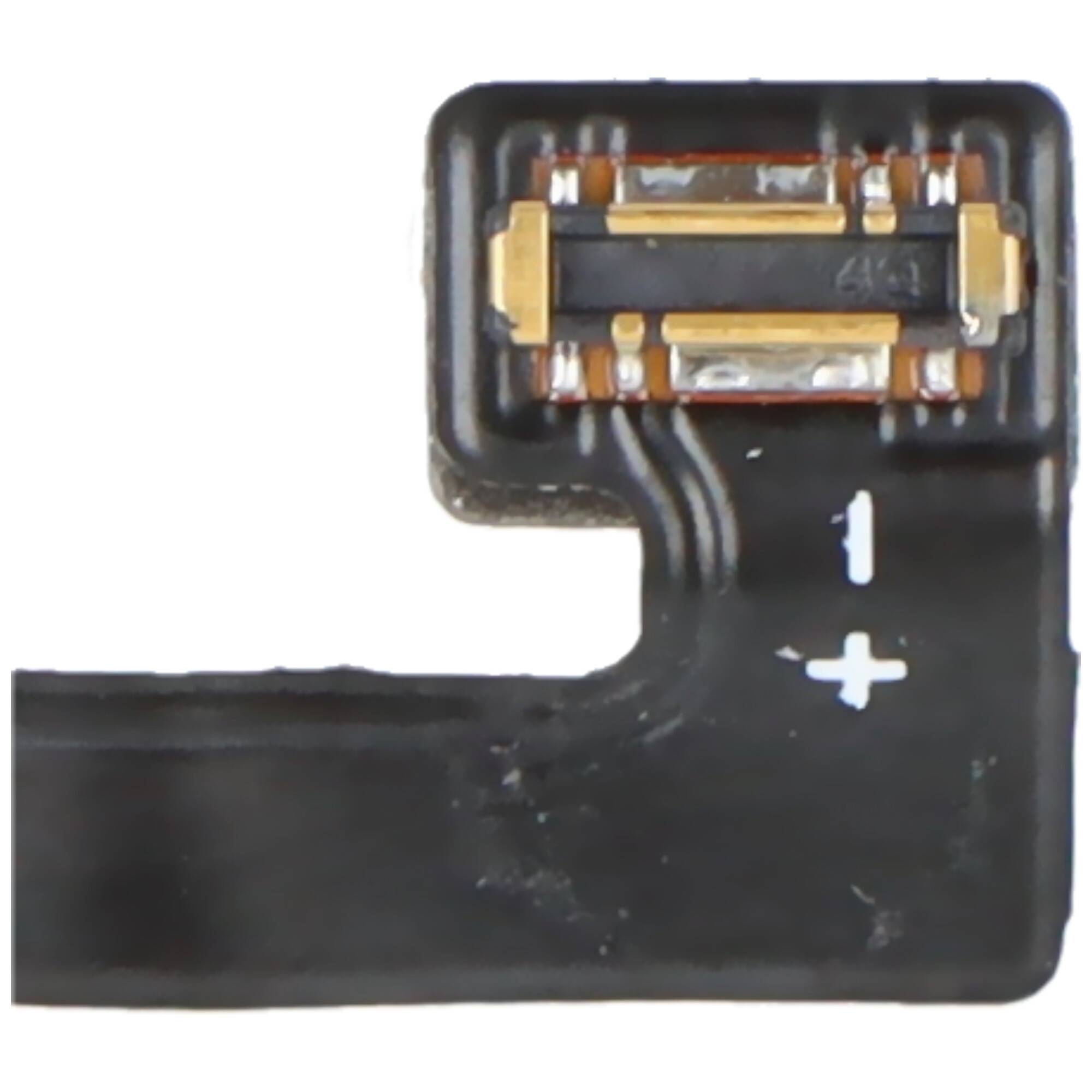 Nahaufnahme einer kleinen elektronischen Komponente mit einem Stecker. Der Stecker ist mit '+' und '-' Symbolen gekennzeichnet, die die Polarität anzeigen.