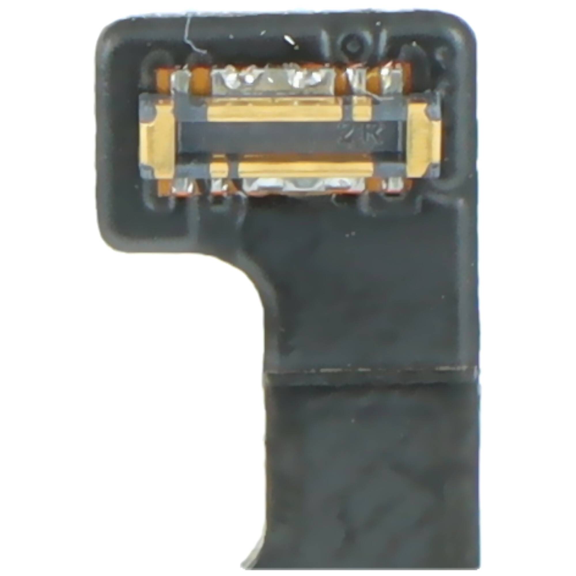 Nahaufnahme eines kleinen elektronischen Steckers mit mehreren vergoldeten Kontakten auf schwarzer Basis, wie er häufig in tragbaren Geräten verwendet wird.