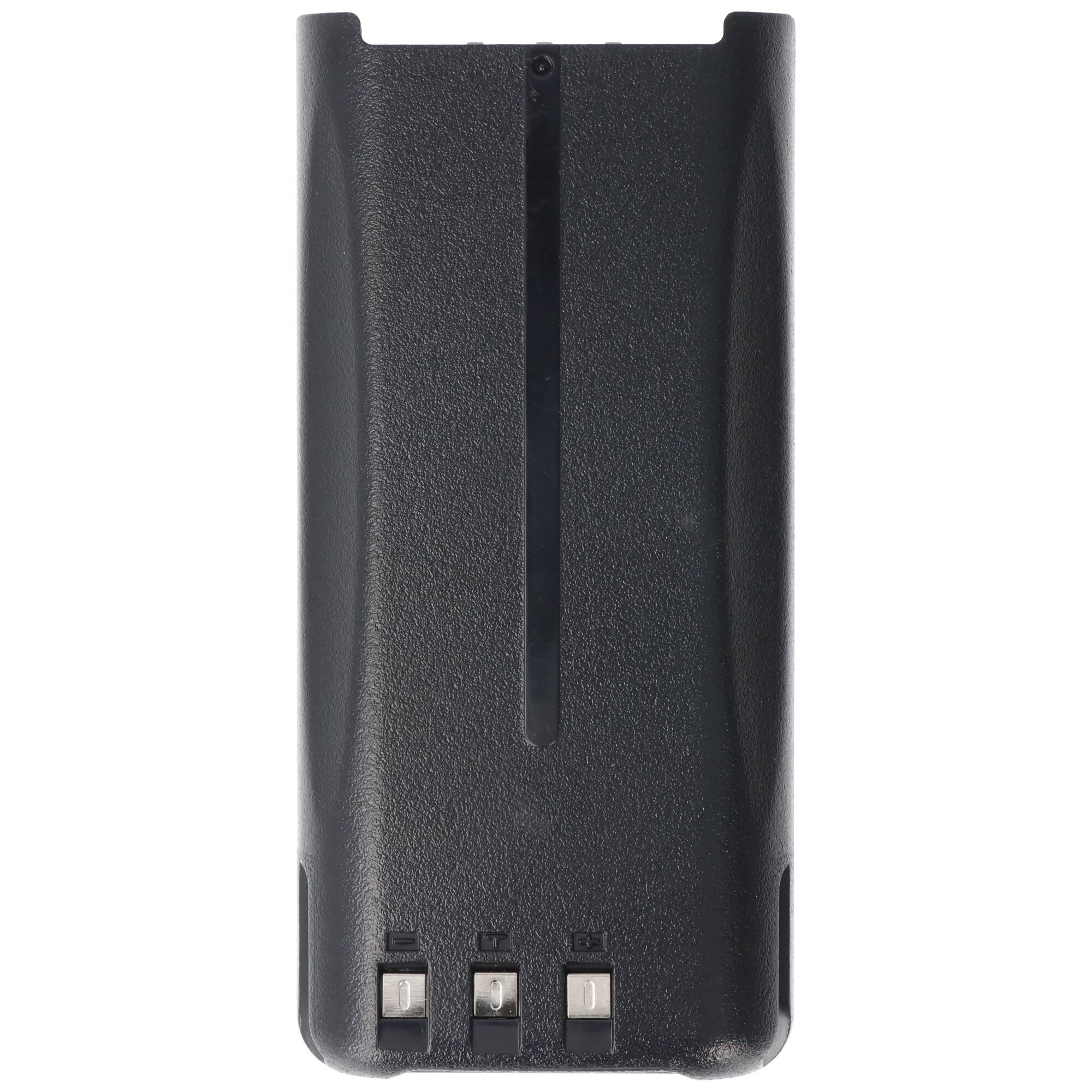 Ein schwarzes Batteriepack mit drei Metallverbindern an der Unterseite, entworfen für tragbare Geräte.