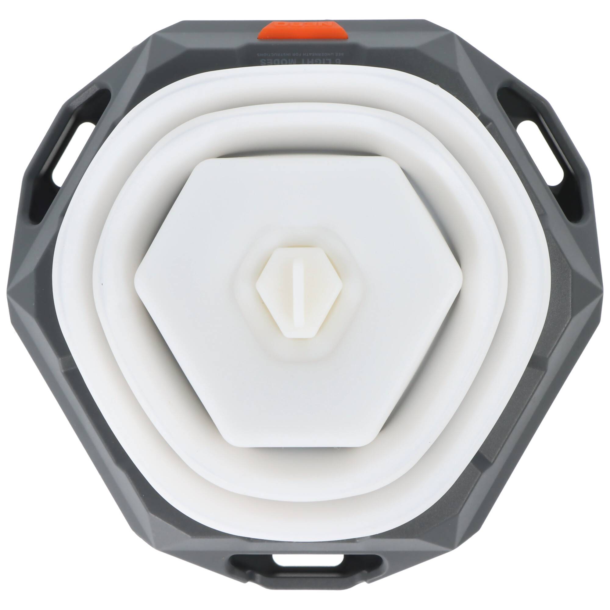 Ein sechseckiger Klappuntersetzer mit weißer Mitte und grauem Rand, der Oberflächen vor Hitze und Kratzern schützt.