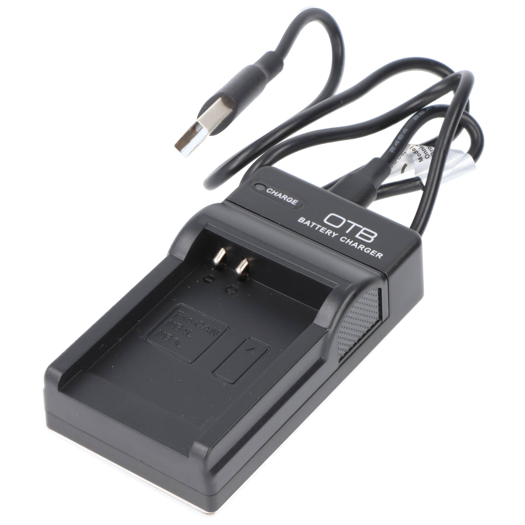 Schwarzes DTB-Batterieladegerät mit angebrachtem Stromkabel, geeignet zum Laden von Kamerabatterien. Inkl. LED-Anzeigen für den Ladestatus.