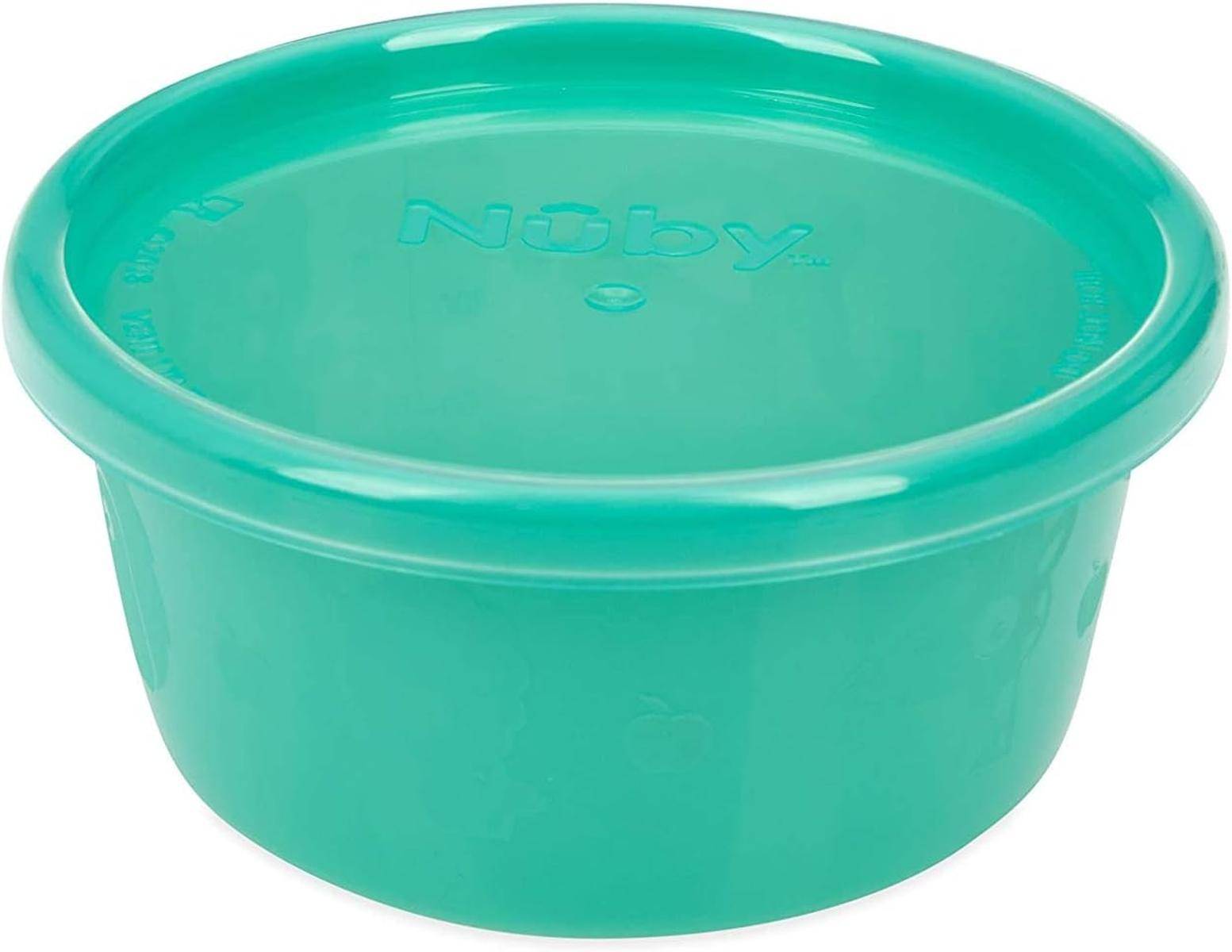 Eine türkisfarbene Kunststoffschüssel von Nuby mit Deckel, entwickelt zum Lagern und Servieren von Babynahrung.