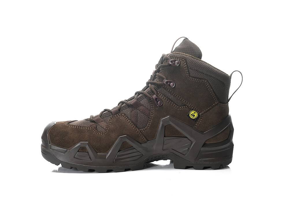 Ein robuster brauner Wanderstiefel mit strapazierfähiger Sohle und schützendem Leder, geeignet für Außengelände und Abenteueraktivitäten.