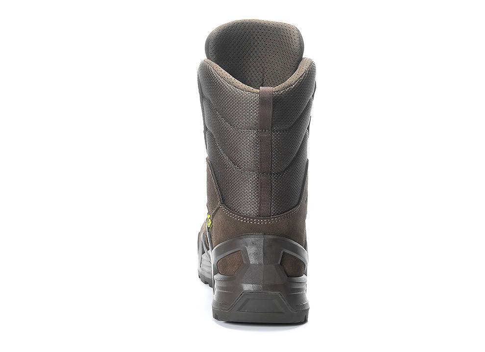 Rückansicht eines braunen Wanderstiefels mit dicker Sohle, die robuste Konstruktion und Outdoor-Haltbarkeit hervorhebt.