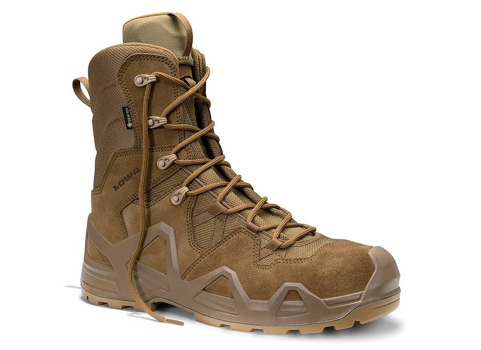 Ein robuster, brauner Tactical-Stiefel mit hoher Knöchelstütze, verstärkter Sohle und strapazierfähigen Schnürsenkeln, entworfen für Outdoor- und taktische Anwendungen.