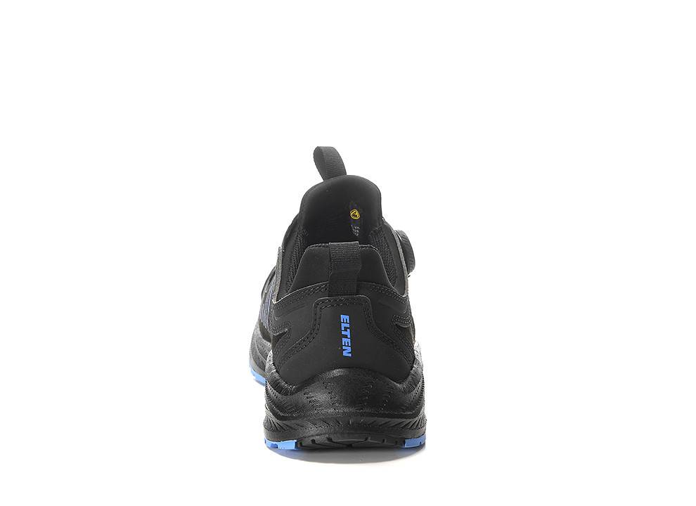 Ein schwarzer Schuh von hinten betrachtet, der Branding und ein blaues Sohlendetail zeigt.