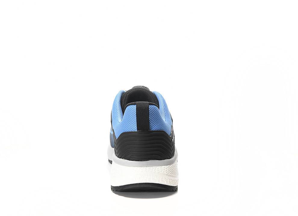 Ein blauer Sportschuh von hinten betrachtet, mit schwarzer Ferse und weißer Sohle.