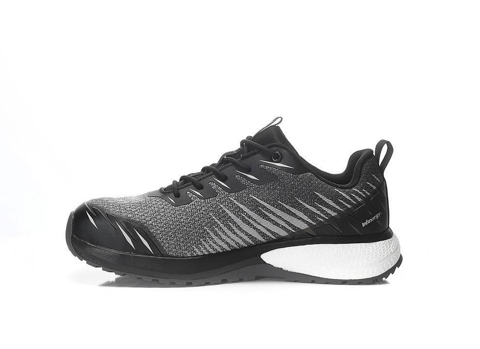 Ein schwarz-grauer Sportschuh mit weißer Sohle und gemustertem Obermaterial, geeignet zum Laufen oder zur Freizeitbekleidung.