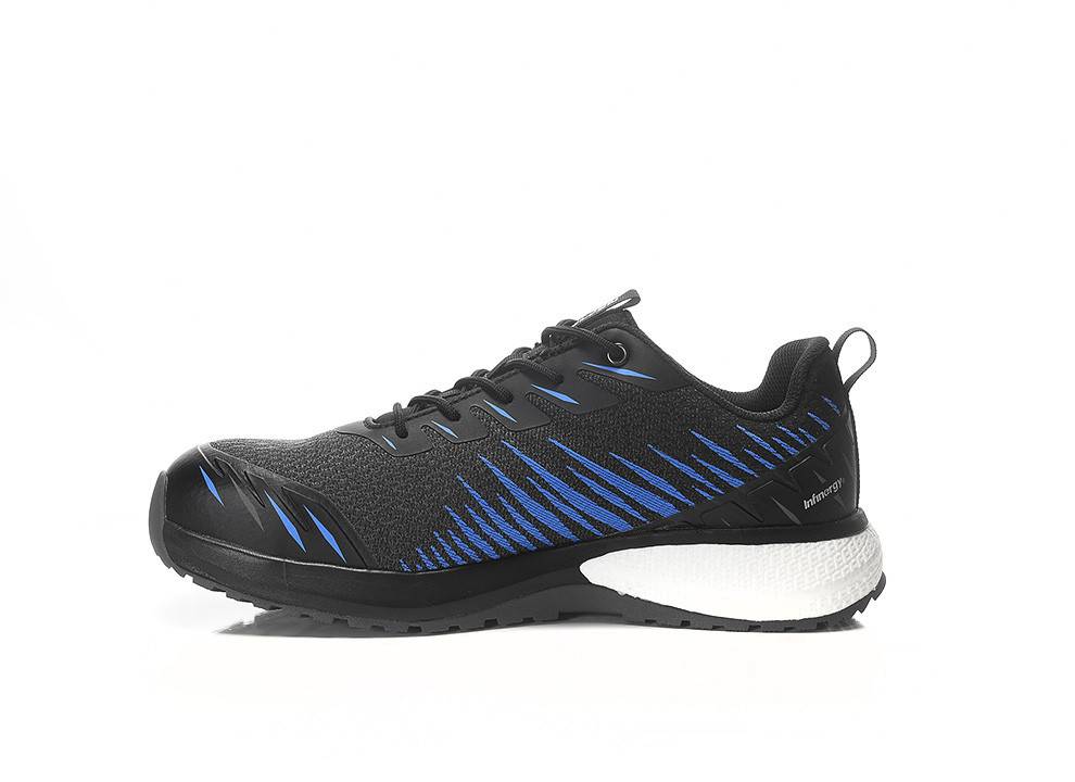 Ein blauer und schwarzer Laufschuh mit strukturiertem Design an der Seite, mit einer gepolsterten weißen Sohle und Schnürverschluss.