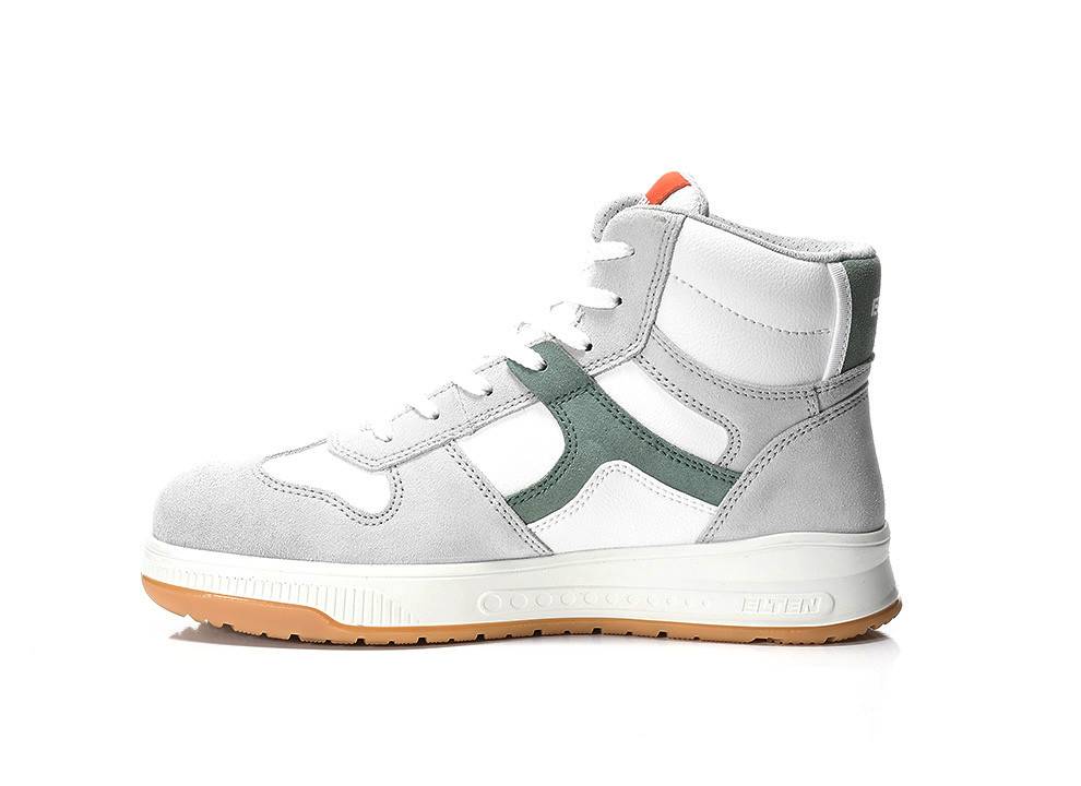 Ein hochgeschnittener Sneaker mit weißem und grauem Design, grünen Akzenten und einer orangefarbenen Lasche. Er verfügt über eine dicke Sohle und Knöchelstütze für Komfort.