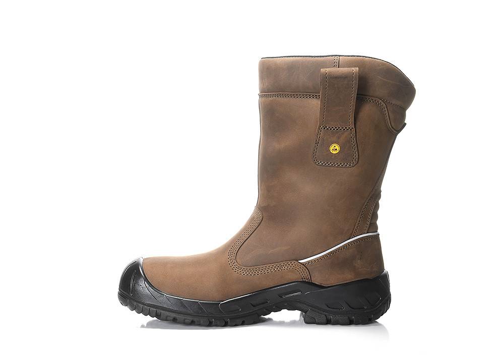 Brauner Leder-Arbeitsstiefel mit schwarzer Gummisohle und verstärkter Zehenkappe, mit Schlaufenzug und schlichten Nahtdetails.