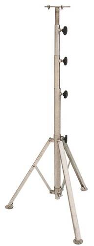 Ein Metallständer mit verstellbaren Beinen, geeignet zur Unterstützung von Ausrüstung wie Beleuchtung oder Kameras, vor einem schlichten Hintergrund.