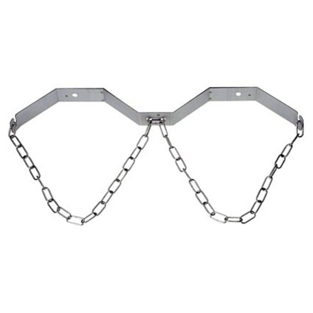 Eine silberfarbene Metallklammer mit zwei angebrachten Ketten, die einem Halte- oder Stützmechanismus ähnelt, vor weißem Hintergrund.