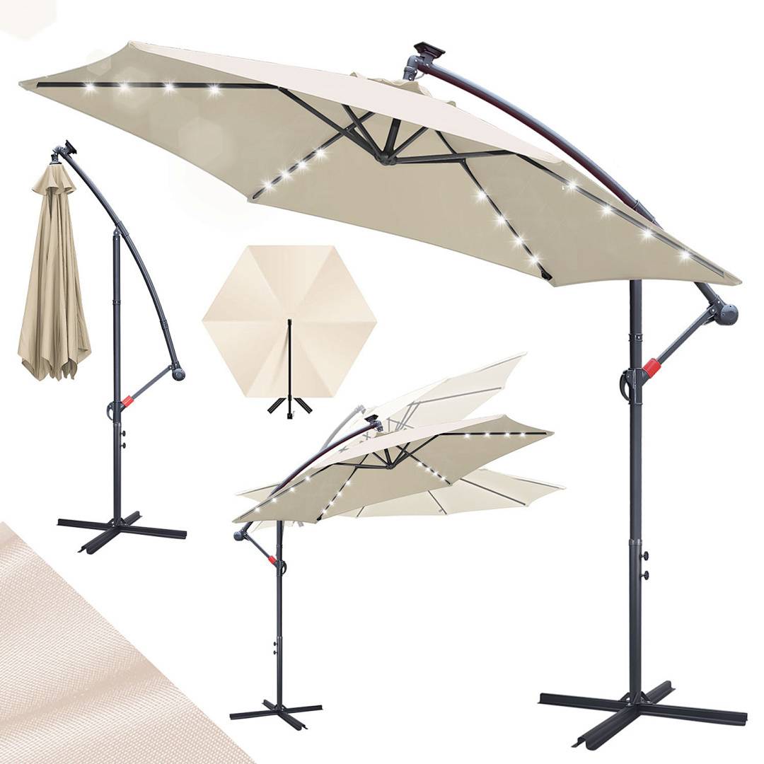 Großer beigefarbener Außenpatio-Sonnenschirm mit LED-Leuchten, verstellbarem Arm und Standfuß. Offen und geschlossen dargestellt, was die Vielseitigkeit des Aufbaus zeigt.